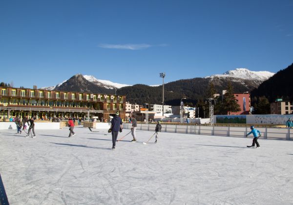 Eislauf und Eishockey in Davos